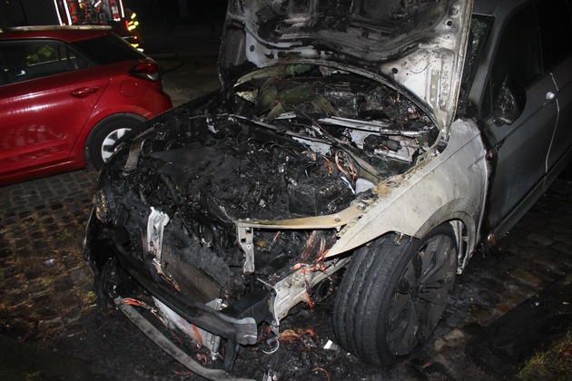POL-AC: Viel Schaden nach Brand mehrerer Autos in der Innenstadt