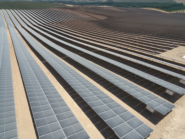 VERBUND Solarpark Pinos Puente: Wichtiger Meilenstein für Energiewende auch für Anheuser-Busch InBev in Bremen