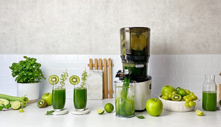 Kuvings Deutschland: Kuvings zeigt wie sich eine Saft Routine mit einem Kaltpressen Entsafter in den Alltag integrieren l&auml;sst