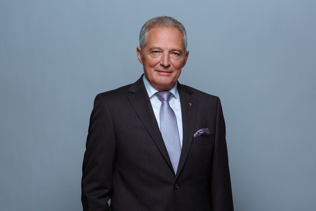 OVB Holding AG liefert honorarfreies Bildmaterial für den Zwischenbericht zum 30. September 2016 am 10.11.2017