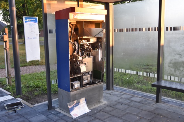 POL-STD: Fahrkartenautomat am Kutenholzer Bahnhof aufgebrochen - hoher Sachschaden entstanden, Chevrolet Matiz in Stade entwendet