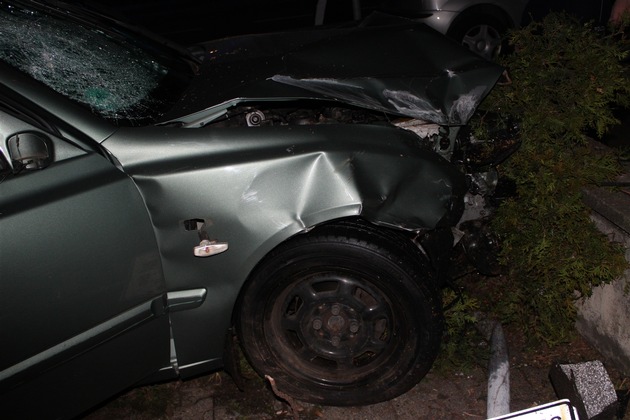 POL-DN: Unfall: Straßenverkehrsgefährdung mit Folgen, Zeuge gesucht