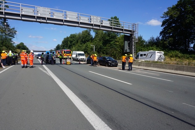 FW Ratingen: Verkehrsunfall mit 8 beteiligten Fahrzeugen auf der BAB 3