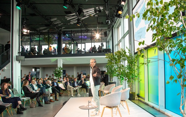MaxSolar GmbH veranstaltet erfolgreichen &quot;Future Energy Summit 2025&quot; in München - Perspektiven für die Energiebranche im Fokus