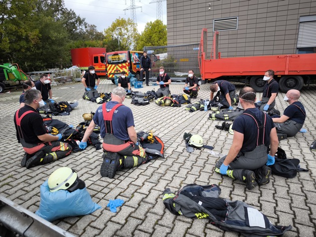 FW-EN: Wetter - Heißausbildung bei der Berufsfeuerwehr Hagen
