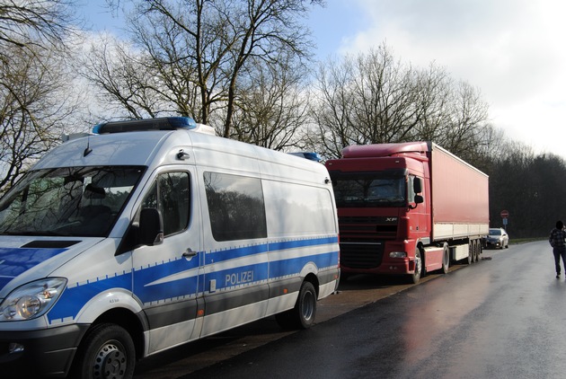 POL-PDKL: A6/Kaiserslautern, Polizei kontrolliert Brummifahrer - Weiterfahrt untersagt