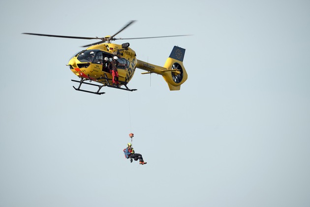 Training mit Rettungswinde der Station „Christoph 66“