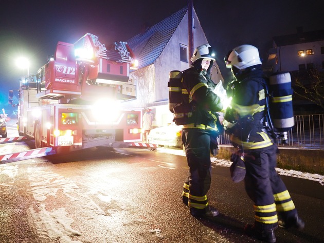 FW-MK: Rauchentwicklung aus dem Gebäude