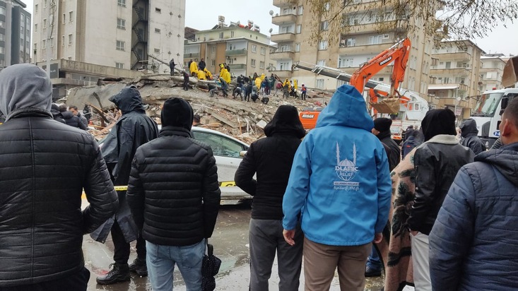 1800 Tote nach Erdbeben: Islamic Relief Deutschland stellt 300.000 Euro für Soforthilfe in der Türkei und Syrien bereit / Weiteres Erdbeben, Kälte und Schnee erschweren die Hilfe und Suchaktionen