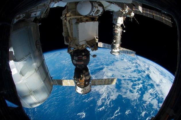 Bildband "166 Tage im All" gibt Ausblick auf die "Horizons"-Mission