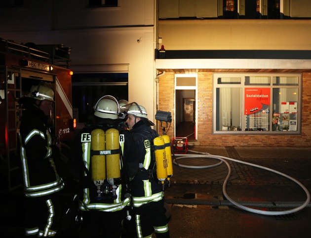 FW-AR: Mehrere Verletzte bei Wohnungsbrand in Hüsten