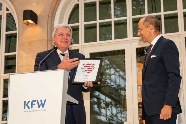 KfW eröffnet sanierte historische &quot;Villa 102&quot; in Frankfurt