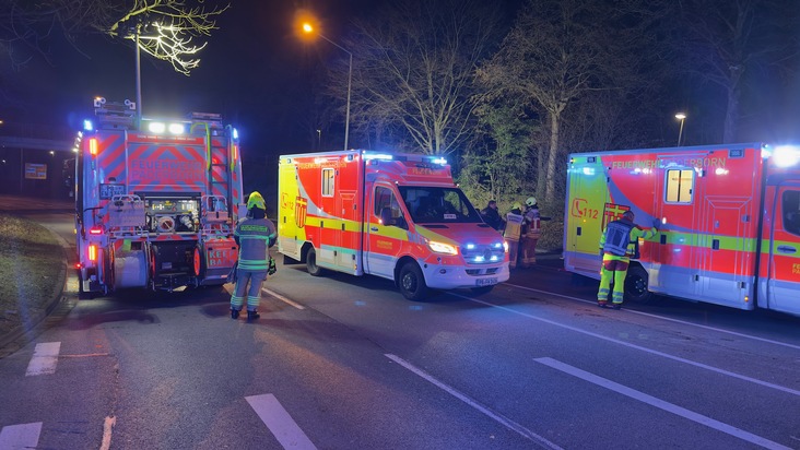 FW Paderborn: Verkehrsunfall mit zwei Schwerstverletzten