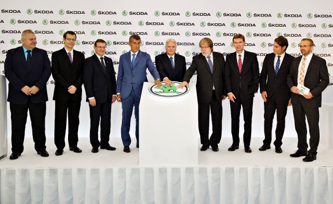 SKODA startet Betrieb des neuen Motorenzentrums in Mladá Boleslav (FOTO)