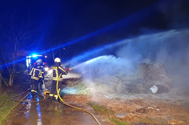 FW-Langenfeld: Einsätze der Feuerwehr Langenfeld in der Silvesternacht