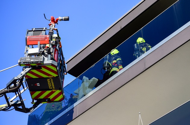 KFV-CW: Balkonbrand sorgt für größeren Schaden