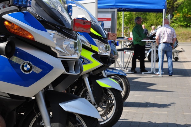 POL-WL: Sicher mit dem Motorrad in den Sommer - Polizei bietet Trainingstag an