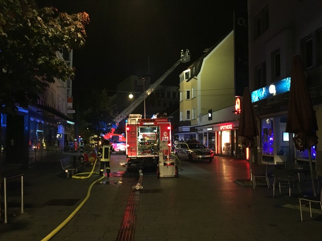 FW-GL: Brand eines Gasofens in Mehrfamilienhaus in der Hauptstraße in Bergisch Gladbach
