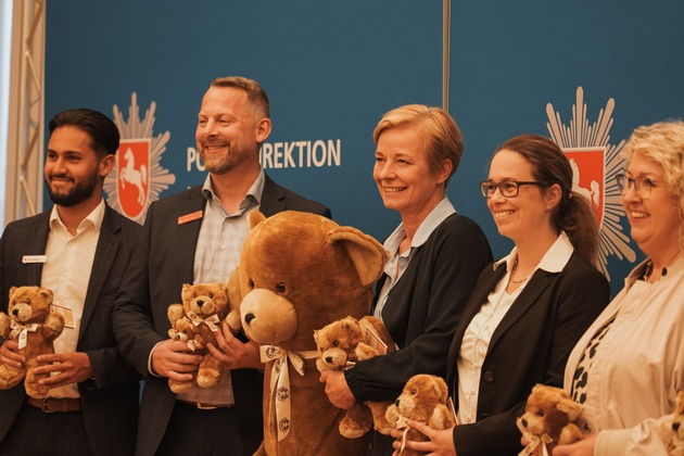 POL-H: Teddys für Trost in Hannover - mehr als 900 kleine Helfer für Polizeieinsätze