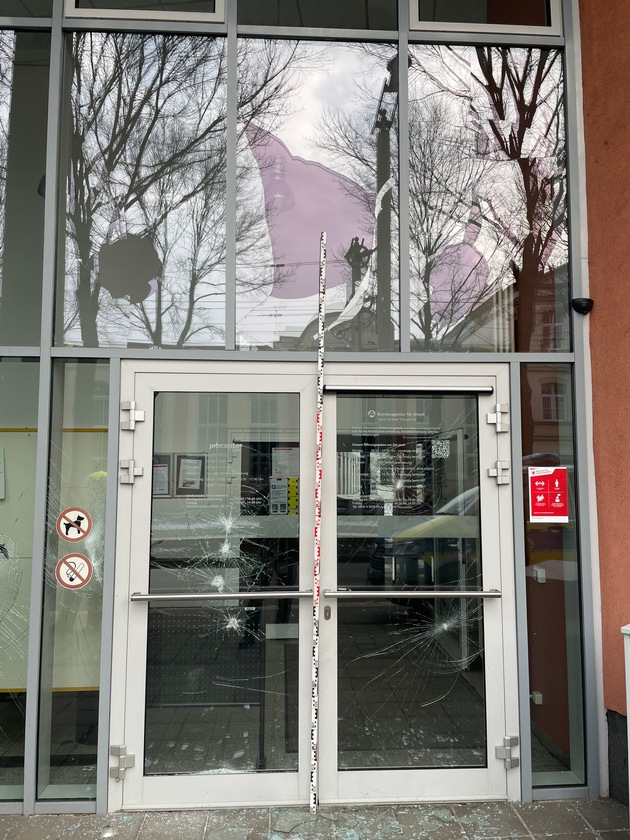 LPI-G: (G) Sachbesch&auml;digung an Agentur f&uuml;r Arbeit - Tatverd&auml;chtiger gestellt (0027225/2026)