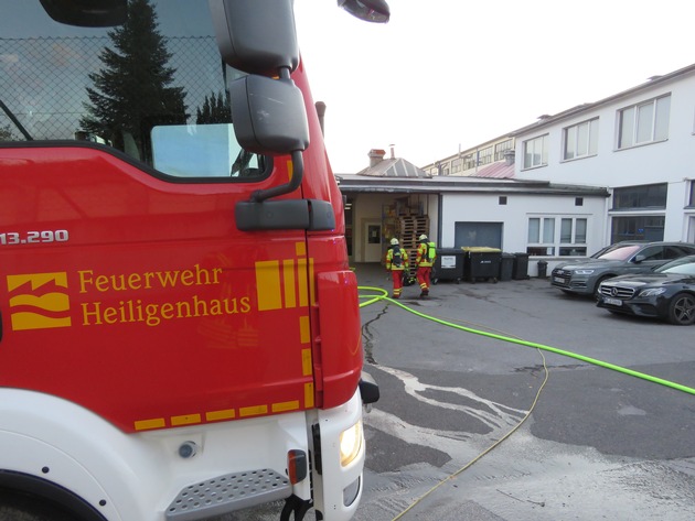 FW-Heiligenhaus: Verpuffung in einem Gewerbebetrieb (Meldung 30/2021)