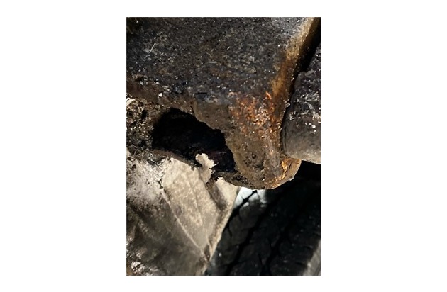 POL-SO: &Uuml;berladener und verkehrsunsicherer Kleintransporter aus dem Verkehr gezogen - erhebliche technische M&auml;ngel festgestellt