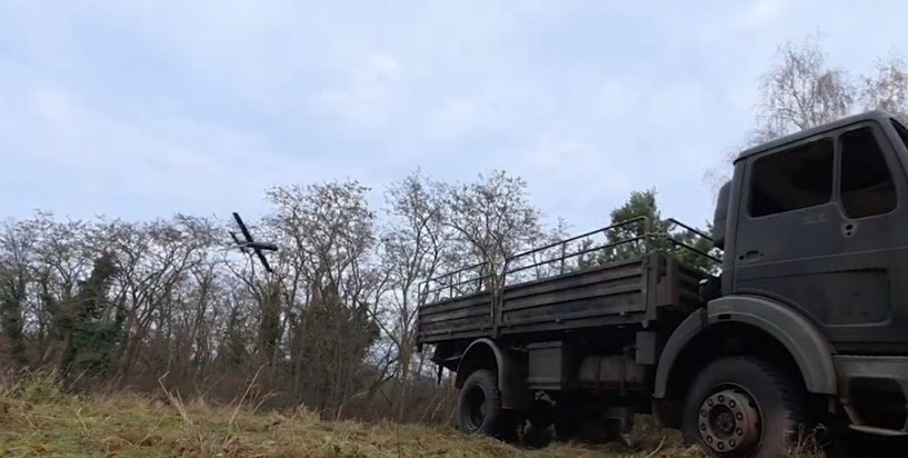 Aufklärungs- und Wirkungsverbund: / Bundeswehr testet erfolgreich Einsatz unbemannter Drohnen-Schwärme