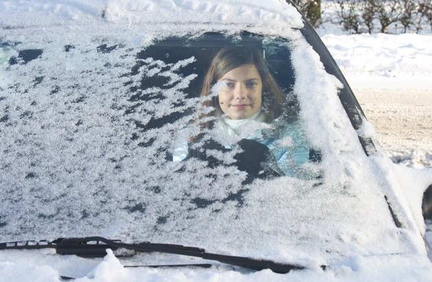 Ford-Werke GmbH: Jeder siebte Autofahrer gefährdet im Winter den Verkehr (FOTO)