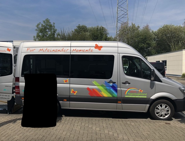POL-D: ++Polizei bittet um Mithilfe++ Unbekannte entwendeten Krankentransportfahrzeug des Kinder- und Jugendhospizes Düsseldorf - Polizei fahndet mit Lichtbildern des gestohlenen Fahrzeuges