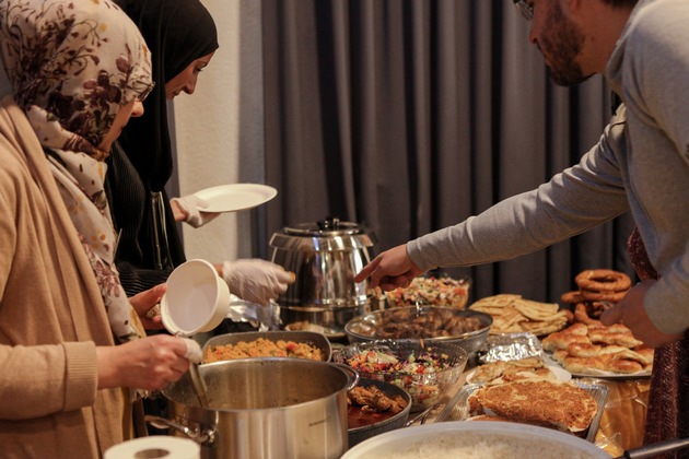 Erfolgreiche Bilanz: Rund 25.000 Muslime und Nichtmuslime engagierten sich bei bundesweiter Hilfsaktion „Speisen für Waisen“