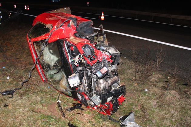 POL-PDKL: A63/Mehlingen, Unfallflucht nach Überholvorgang-ein Leichtverletzter