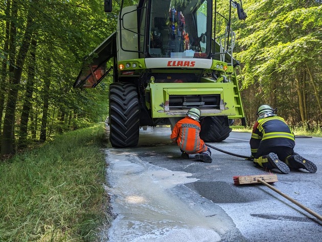 FW-ROW: Heißgelaufene Bremsen an Mähdrescher sorgen für Feuerwehreinsatz