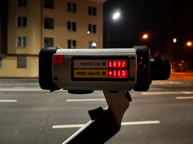 POL-D: Bilk - Mit 113 Stundenkilometern auf der Mecumstraße unterwegs - Verantwortungsloser Düsseldorfer fährt alkoholisiert zu schnell - Führerschein sichergestellt - Strafanzeige gefertigt
