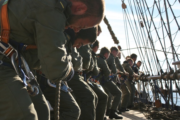Antreten an Deck! Deutsche Offizieranwärter auf rumänischem Segelschulschiff &quot;Mircea&quot;