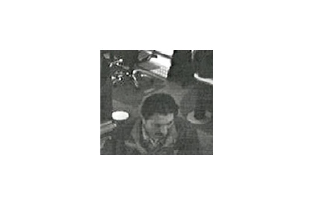 POL-D: Raub auf Spielhalle in der Stadtmitte -  Polizei fahndet mit Foto aus der Überwachungskamera und einem Phantombild des Täters - Ihre Veröffentlichungen von Samstag, 10. November 2007