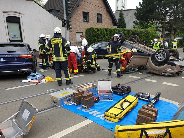 FW-MH: Schwerer Verkehrsunfall auf der Aktienstraße. Zwei verletzte Personen.