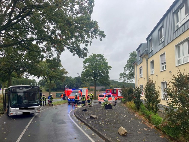 FW Sonsbeck: Busunfall in Labbeck