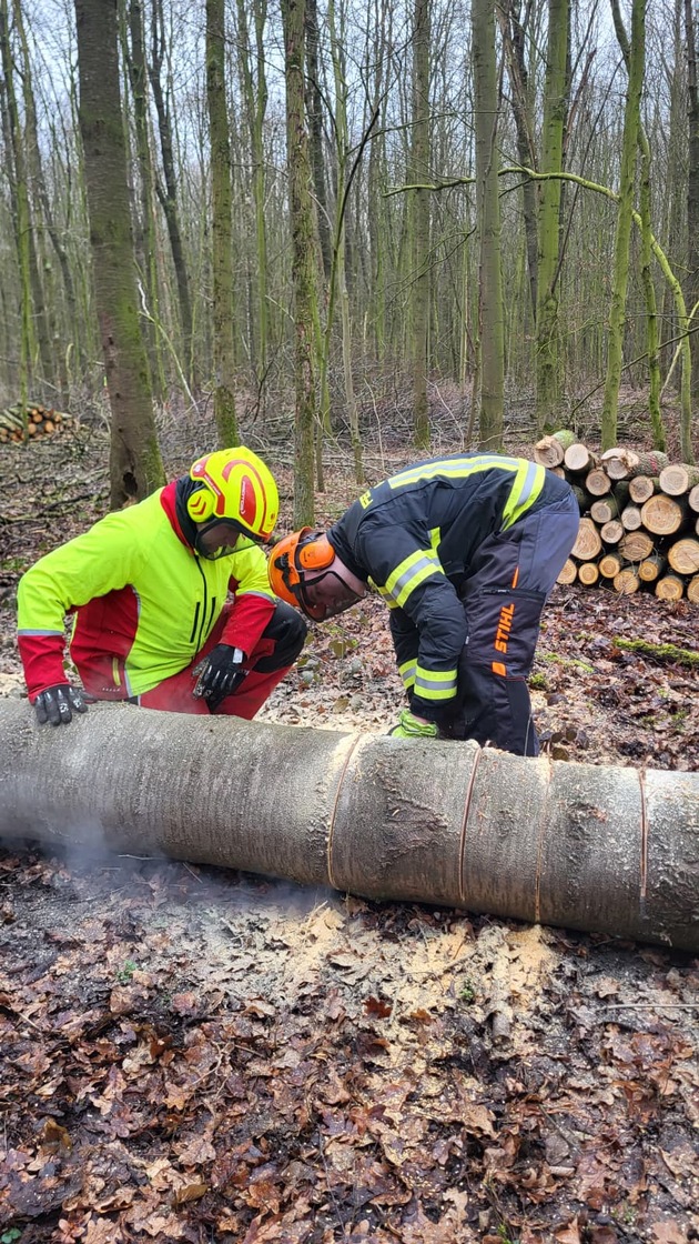 FW-WRN: Erfolgreicher Motors&auml;genlehrgang der Freiwilligen Feuerwehr Werne