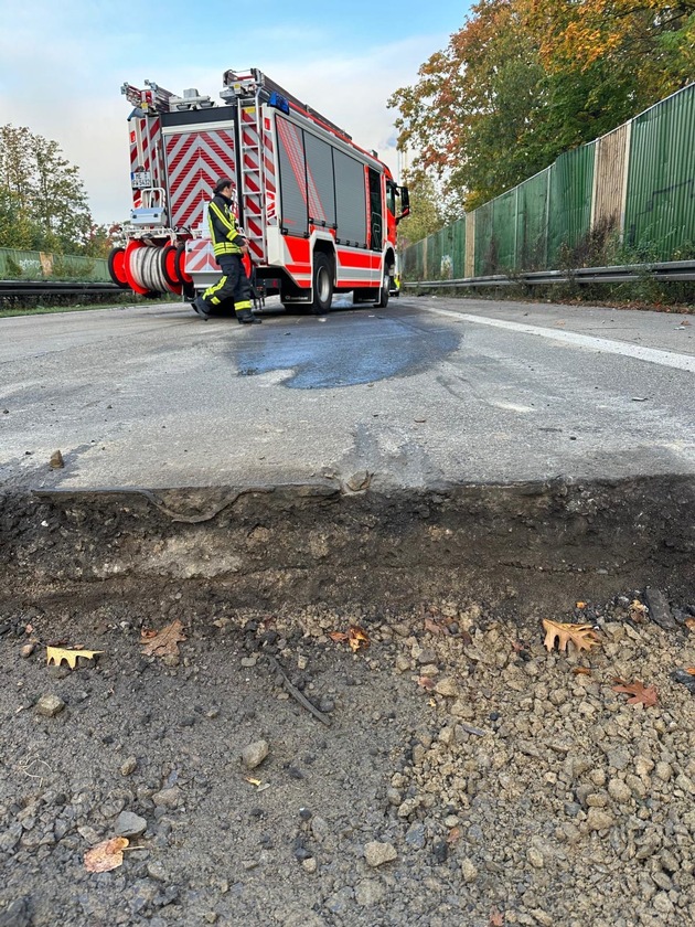 FW-Langenfeld: Nicht alltäglicher Unfall in der Baustelle