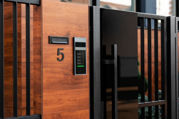Bau 2023: Comelit präsentiert preisgekrönte modulare Video Türsprechanlage Ultra und revolutioniert damit die Türstation
