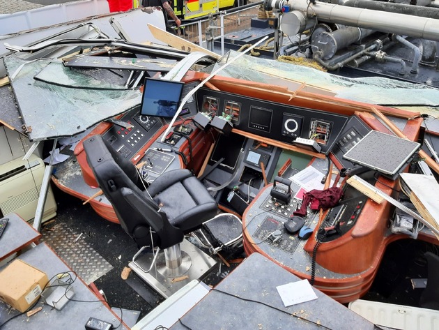 WSPI-OLD: Erneuter Zusammenstoß eines Binnenschiffes mit der Eisenbahnbrücke Elsfleth