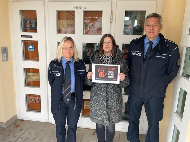 POL-PDTR: Polizeiinspektion Birkenfeld beteiligt sich am &quot;Orange Day 2024&quot; -Gewalt gegen Frauen geht uns alle an! #16Days vom 25.11. bis 10.12.2024-