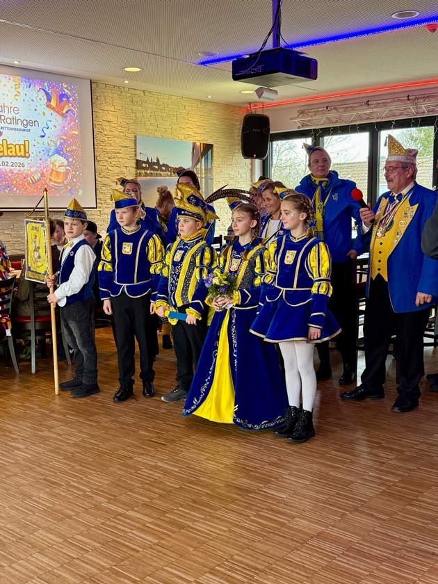 FW Ratingen: Prinzenpaare zu Besuch bei der Feuerwehr Feuerwehr Ratingen