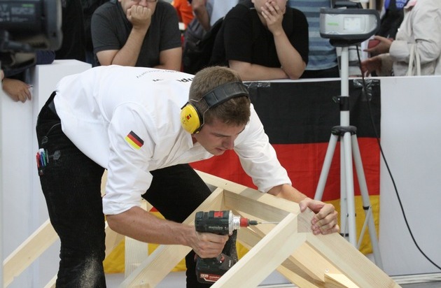 ZDB Zentralverband Dt. Baugewerbe: WorldSkills 2019 in Kasan ist beendet / Zimmerer Alexander Bruns holt Gold