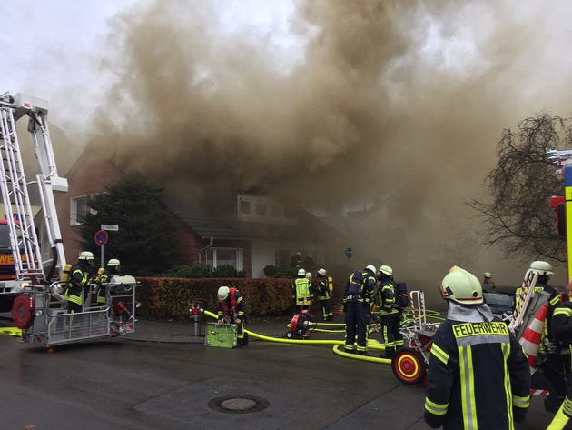 FW-HAAN: Drei Verletzte bei Brand eines Einfamilienhauses