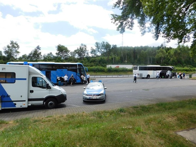 POL-VDKO: Bus mit erheblichen technischen Mängeln stillgelegt