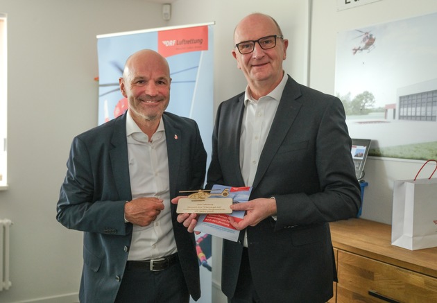 DRF Luftrettung in Angermünde / Ministerpräsident Dr. Dietmar Woidke besucht Christoph 64
