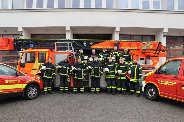 FW-EN: Erfolgreicher Grundausbildungslehrgang der Feuerwehr Schwelm