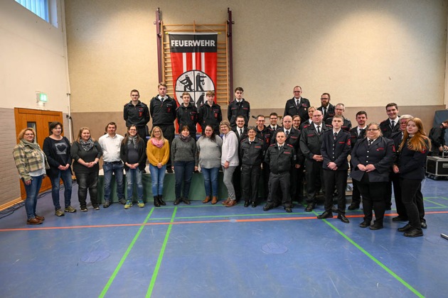 FW Menden: Die Jahresdienstbesprechung der Feuerwehr Menden fand in der Mehrzweckhalle Schwitten statt.