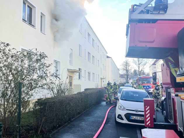 FW Dresden: Frau aus brennender Wohnung gerettet